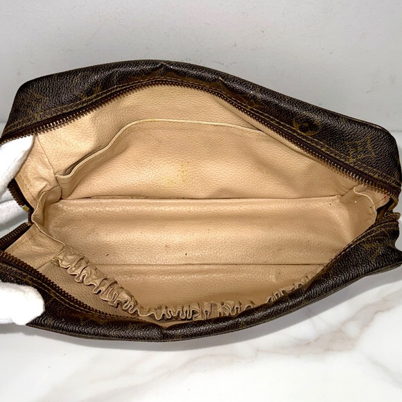Auth LOUIS VUITTON large Toilette Pouch - Picture 8 of 11